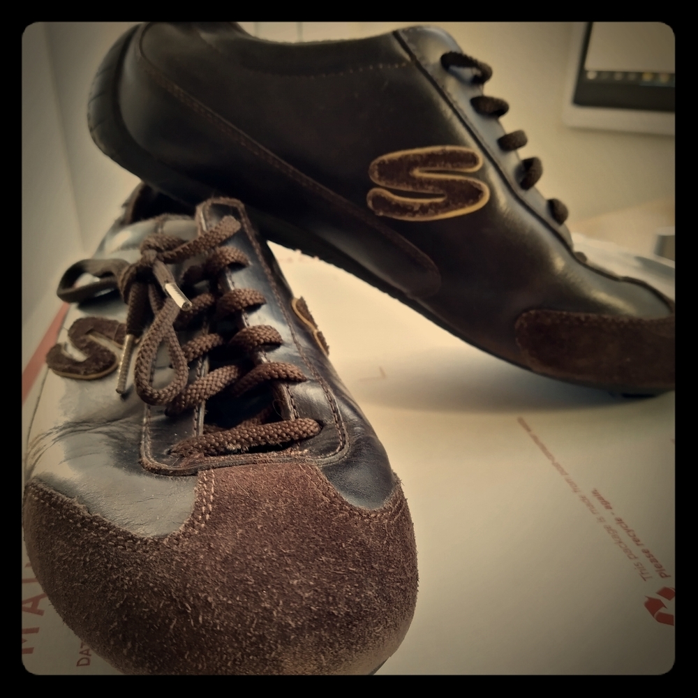 SKECHERS Vintage Women's Leather Sneakers Shoes 9